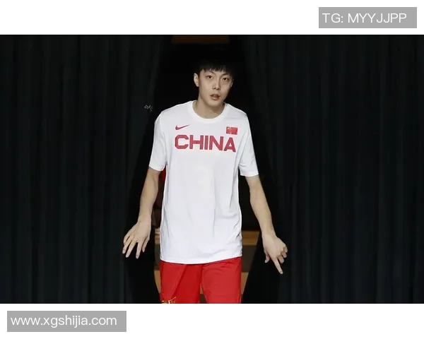 方硕在篮球赛场的精彩表现与未来发展潜力分析